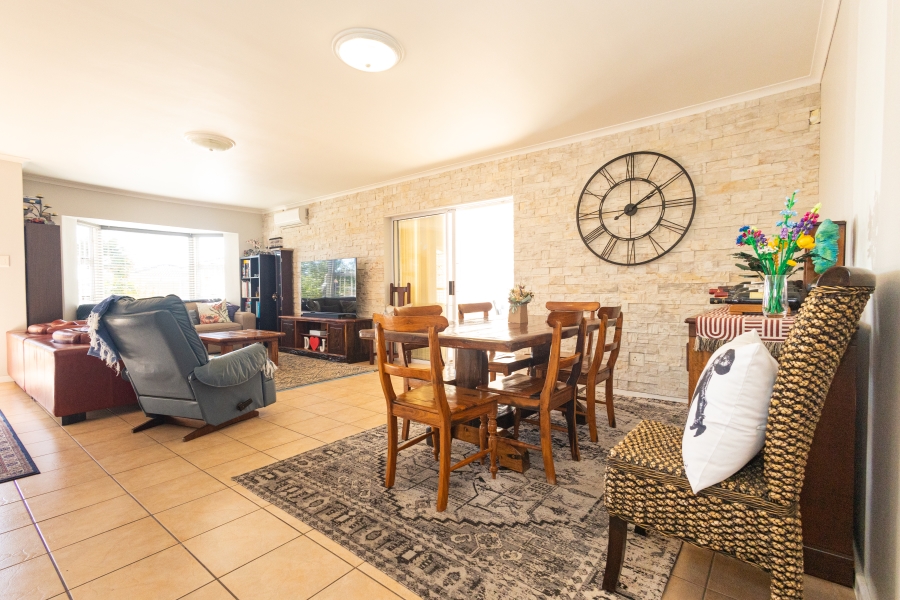 3 Bedroom Property for Sale in The Crest Western Cape